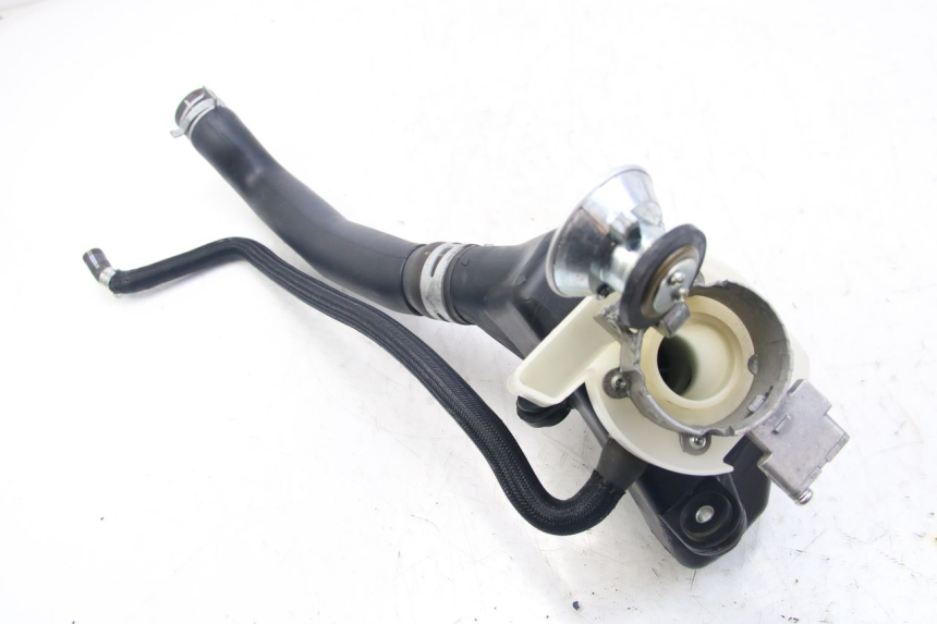 photo de BOUCHON RESERVOIR ESSENCE YAMAHA D'ELIGHT DELIGHT 125 (2017 - 2020) - Zoom état d’usage