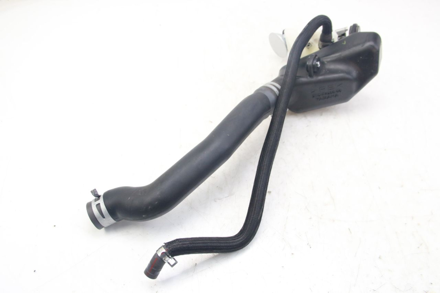 photo de BOUCHON RESERVOIR ESSENCE YAMAHA D'ELIGHT DELIGHT 125 (2017 - 2020) - Gros plan technique