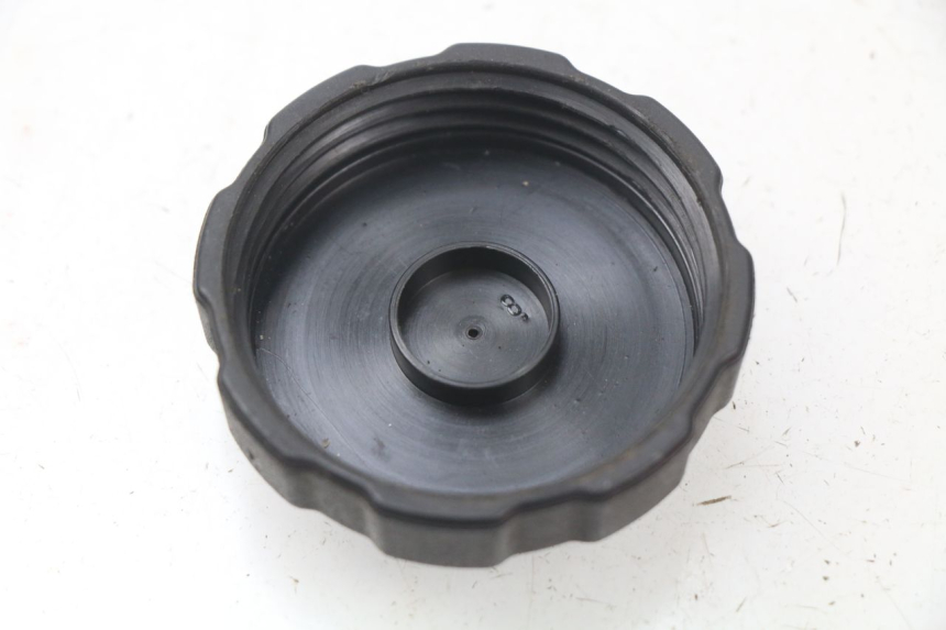 photo de BOUCHON RESERVOIR ESSENCE PEUGEOT ELYSTAR 50 (2002 - 2014) - Détail de la pièce