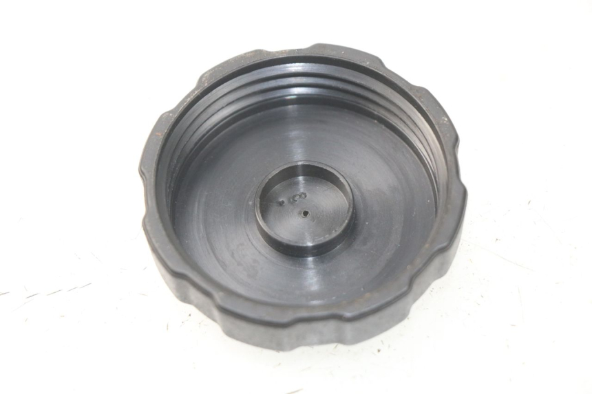 photo de BOUCHON RESERVOIR ESSENCE PEUGEOT ELYSTAR 50 (2002 - 2014) - Détail de la pièce
