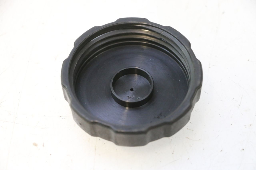 photo de BOUCHON RESERVOIR ESSENCE PEUGEOT ELYSTAR 50 (2002 - 2014) - Détail de la pièce