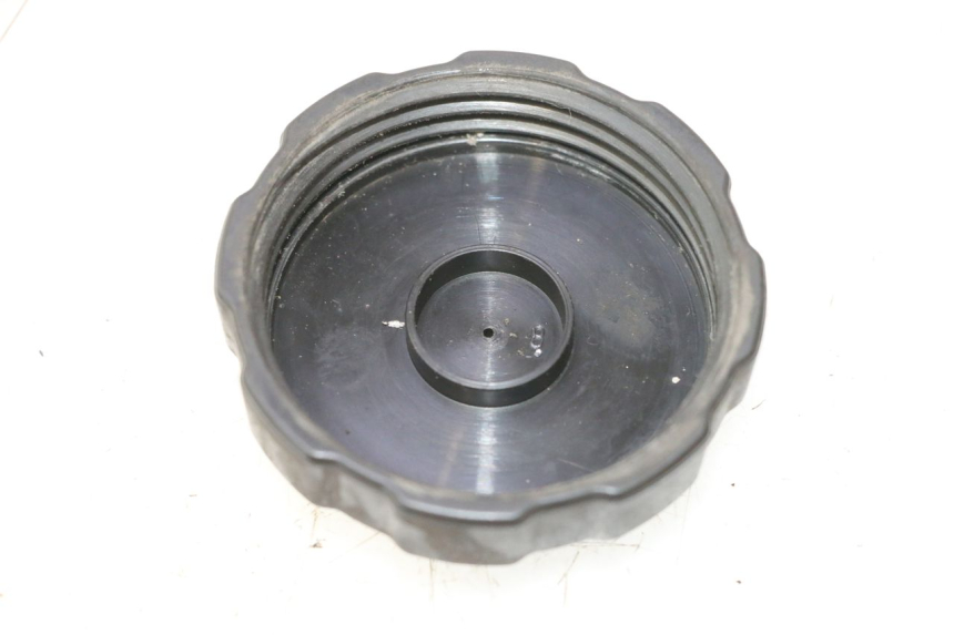 photo de BOUCHON RESERVOIR ESSENCE PEUGEOT ELYSTAR 50 (2002 - 2014) - Détail de la pièce
