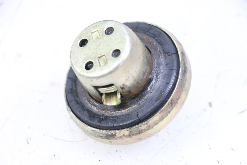 photo de BOUCHON RESERVOIR ESSENCE EUROCKA RETRO 50 (2007 - 2014) - Détail de la pièce