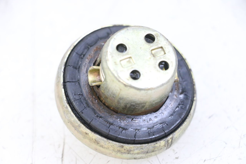 photo de BOUCHON RESERVOIR ESSENCE EUROCKA RETRO 50 (2007 - 2014) - Zoom état d’usage