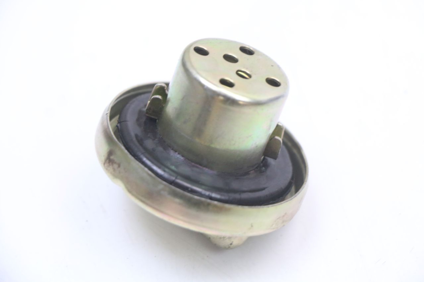 photo de BOUCHON RESERVOIR ESSENCE JM MOTORS EVOLIS 4T 50 (2018 - 2022) - Zoom état d’usage