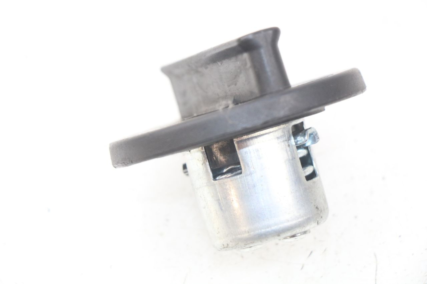 photo de BOUCHON RESERVOIR ESSENCE JM MOTORS F45i 4T 50 (2020 - 2023) - Zoom état d’usage