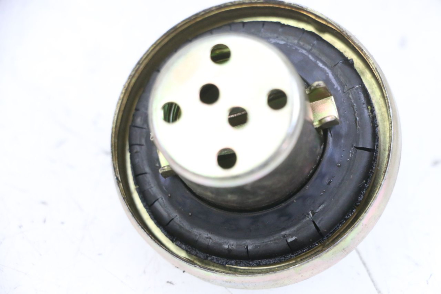 photo de BOUCHON RESERVOIR ESSENCE BTC FELICE SPORT 50 - Détail de la pièce