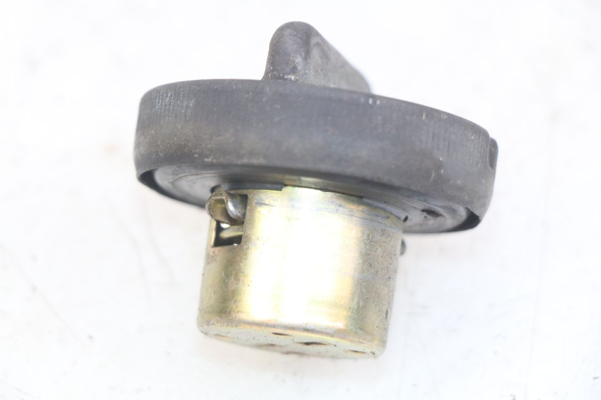 photo de BOUCHON RESERVOIR ESSENCE HONDA FES PANTHEON 2T 125 (1998 - 2002) - Vue principale
