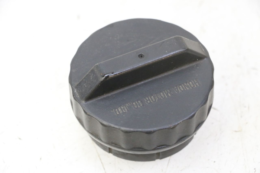 photo de BOUCHON RESERVOIR ESSENCE HONDA FES S-WING SWING ABS 125 (2007 - 2015) - Vue principale