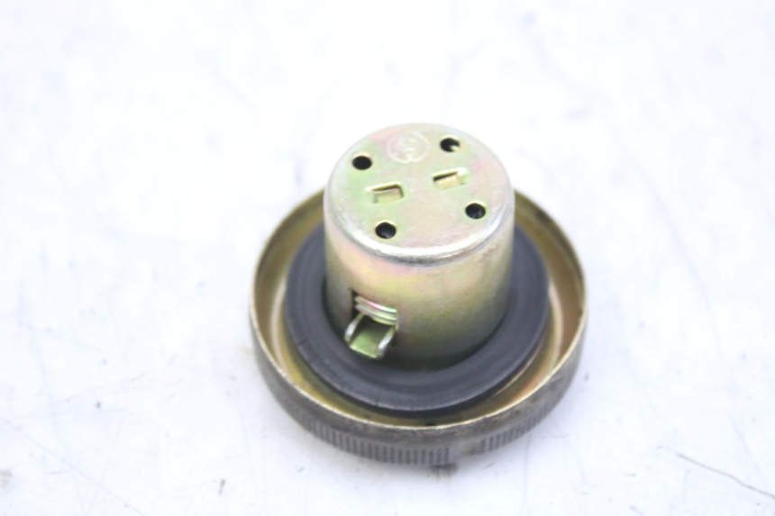 photo de BOUCHON RESERVOIR ESSENCE SYM FIDDLE 2 50 (2008 - 2013) - Détail de la pièce