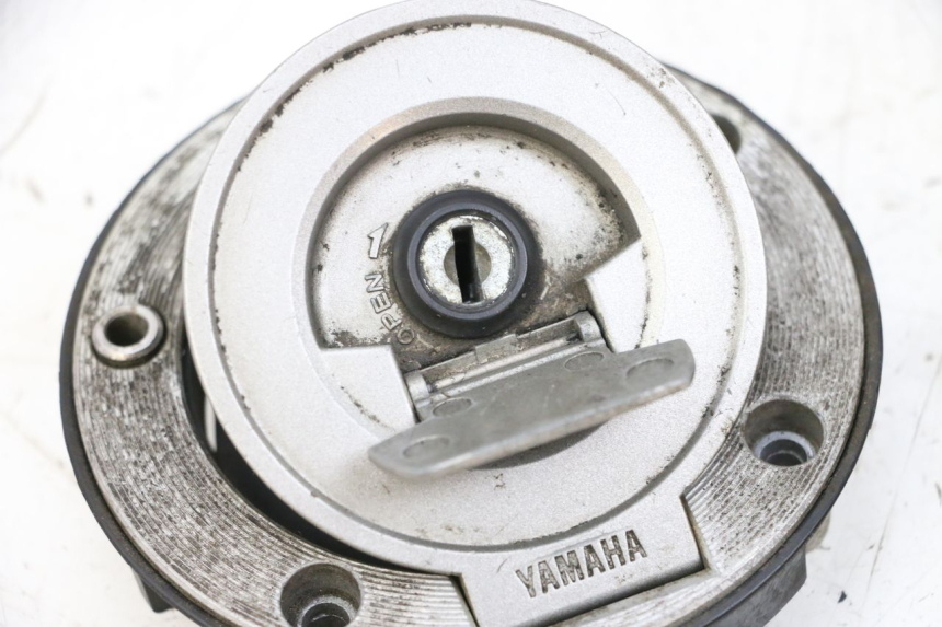 photo de BOUCHON RESERVOIR ESSENCE YAMAHA FJR ABS 1300 (2006 - 2012) - Détail de la pièce