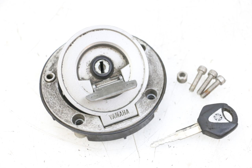 photo de BOUCHON RESERVOIR ESSENCE YAMAHA FJR ABS 1300 (2006 - 2012) - Zoom état d’usage
