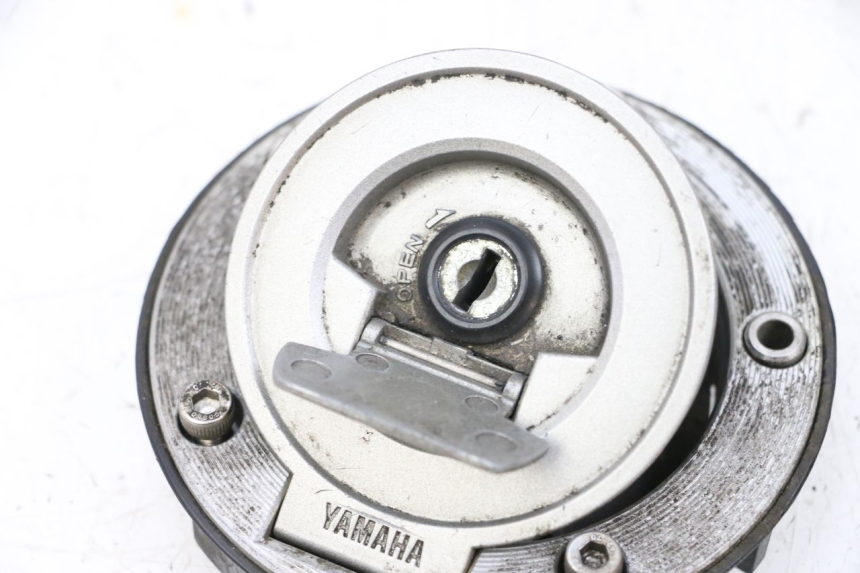 photo de BOUCHON RESERVOIR ESSENCE YAMAHA FJR ABS 1300 (2006 - 2012) - Points de fixation