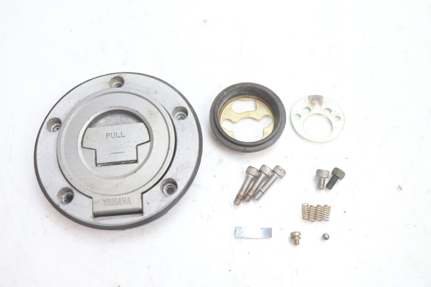 photo de BOUCHON RESERVOIR ESSENCE YAMAHA FJR 1300 (2001 - 2005) - Vue principale
