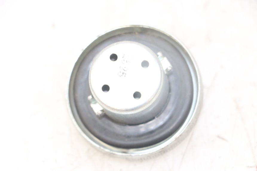 photo de BOUCHON RESERVOIR ESSENCE HONDA FORZA ABS 300 (2013 - 2017) - Zoom état d’usage