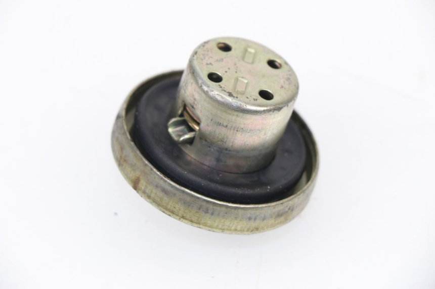 photo de BOUCHON RESERVOIR ESSENCE REVATTO FUTURA GT 125 (2006 - 2008) - Zoom état d’usage