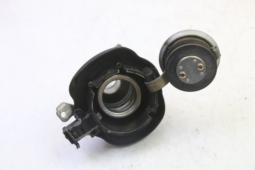 photo de BOUCHON RESERVOIR ESSENCE KYMCO GRAND DINK 125 (2008 - 2014) - Gros plan technique