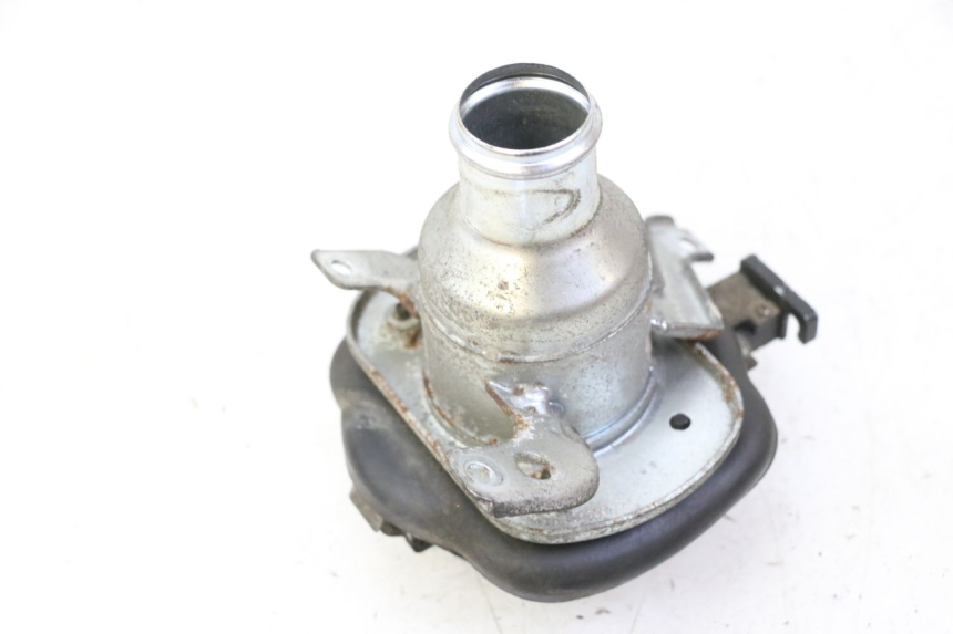 photo de BOUCHON RESERVOIR ESSENCE KYMCO GRAND DINK 125 (2002 - 2007) - Autre angle de vue