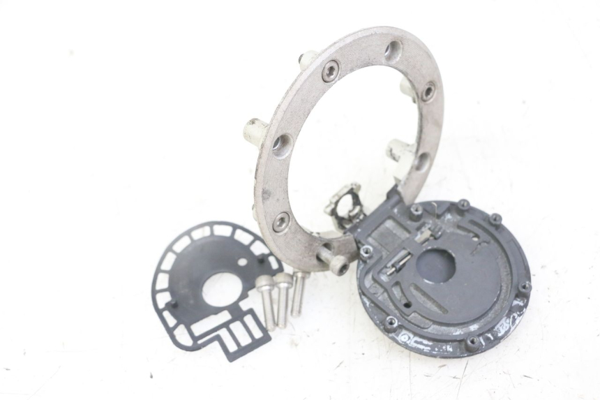 photo de BOUCHON RESERVOIR ESSENCE SUZUKI GS GSE 500 (2001 - 2003) - Zoom état d’usage