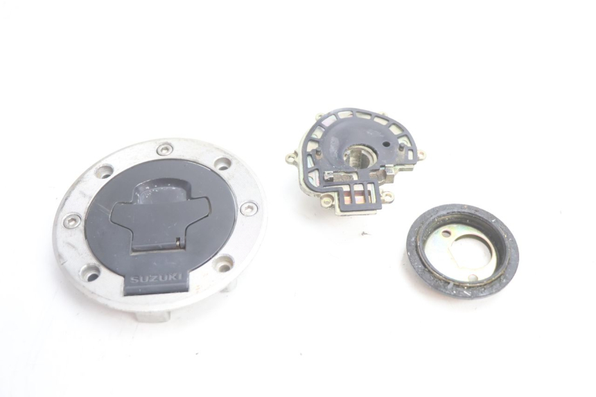 photo de BOUCHON RESERVOIR ESSENCE SUZUKI GSF N BANDIT 1200 (2001 - 2005) - Détail de la pièce