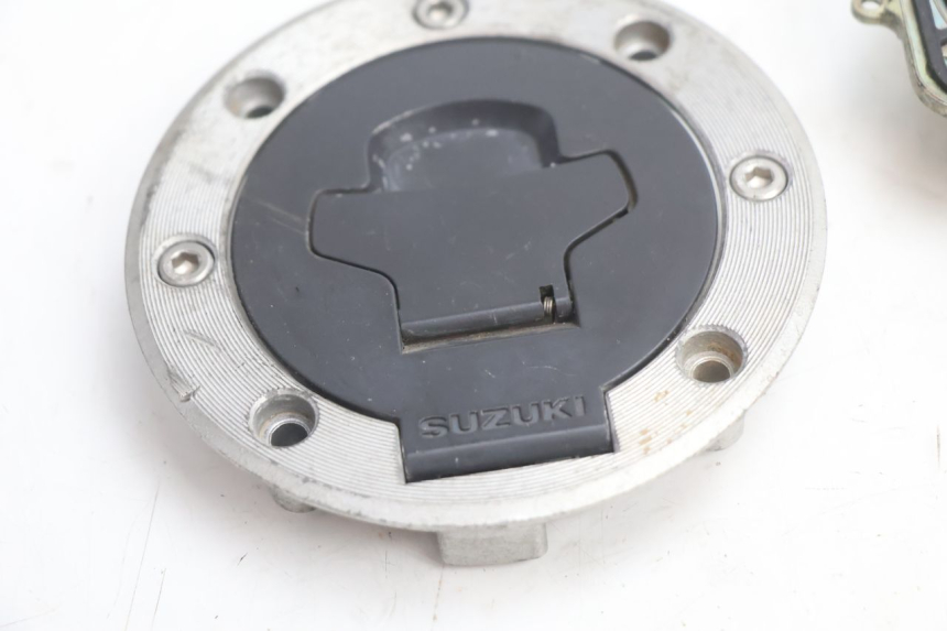 photo de BOUCHON RESERVOIR ESSENCE SUZUKI GSF N BANDIT 1200 (2001 - 2005) - Zoom état d’usage
