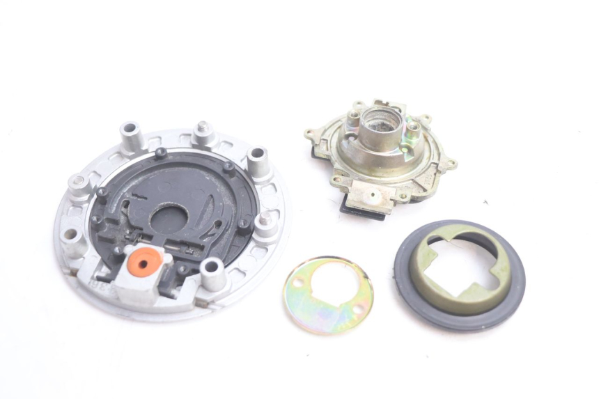 photo de BOUCHON RESERVOIR ESSENCE SUZUKI GSF N BANDIT 1200 (2001 - 2005) - Autre angle de vue