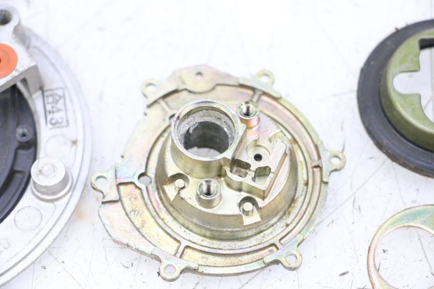 photo de BOUCHON RESERVOIR ESSENCE SUZUKI GSXR GSX-R 1000 (2003 - 2004) - Gros plan technique