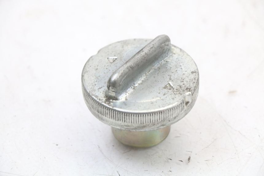 photo de BOUCHON RESERVOIR ESSENCE HONDA NES AROBASE 125 (2000 - 2003) - Vue principale