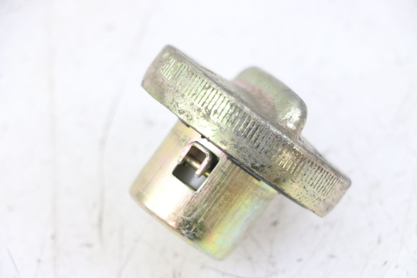 photo de BOUCHON RESERVOIR ESSENCE HONDA SCV LEAD 100 (2003 - 2007) - Zoom état d’usage