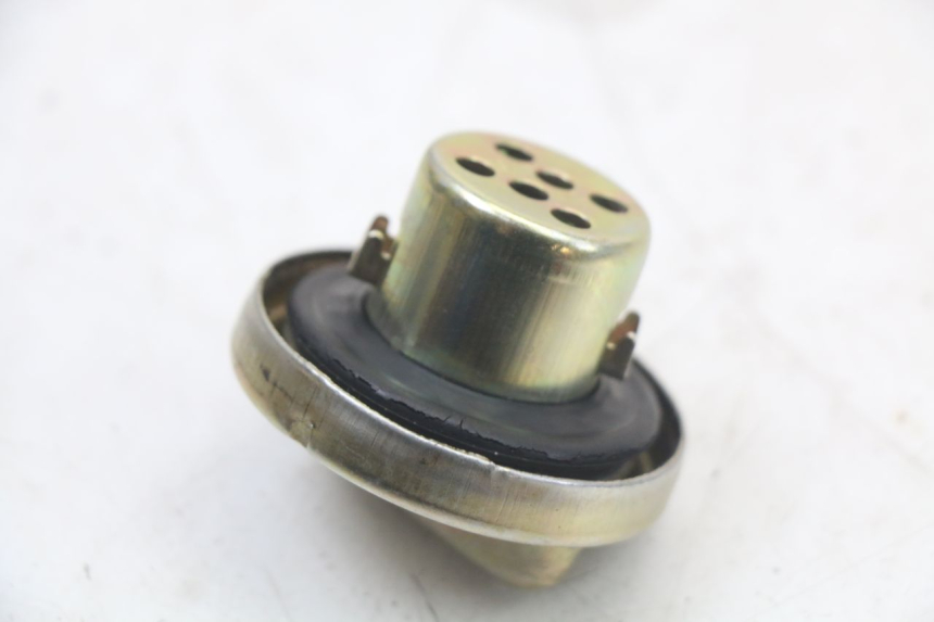 photo de BOUCHON RESERVOIR ESSENCE JM MOTORS VX 125 (2022 - 2025) - Gros plan technique