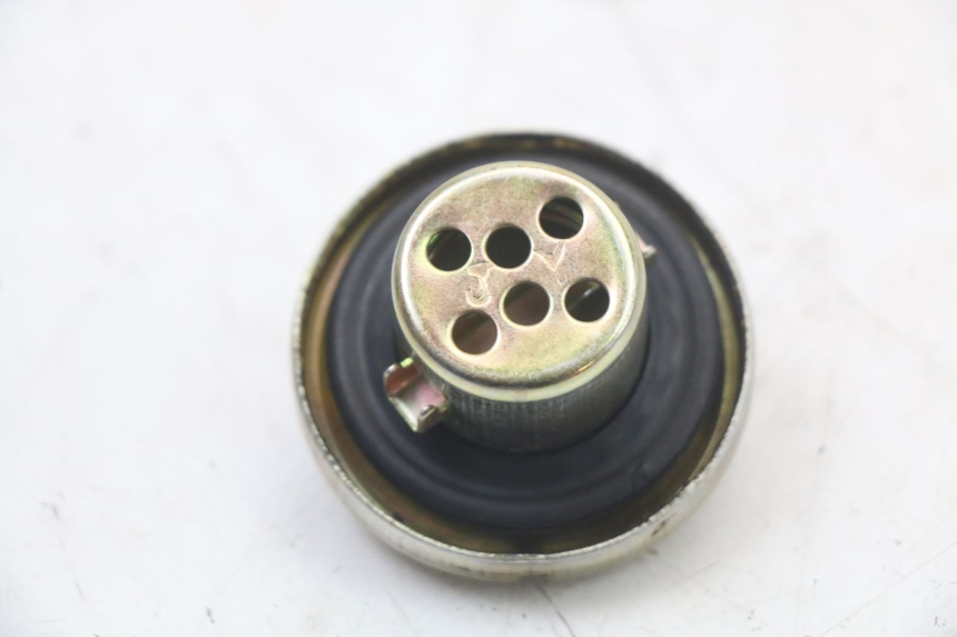 photo de BOUCHON RESERVOIR ESSENCE JM MOTORS VX 125 (2022 - 2025) - Vue d’ensemble