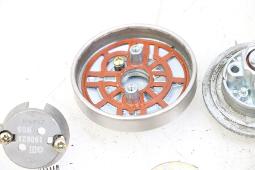 photo de BOUCHON RESERVOIR ESSENCE KEEWAY K-LIGHT KLIGHT 125 (2018 - 2025) - Autre angle de vue