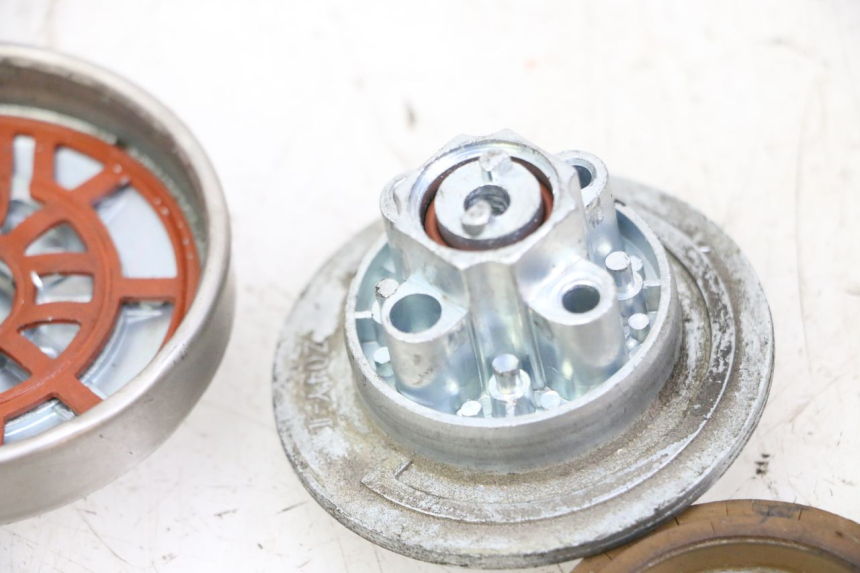 photo de BOUCHON RESERVOIR ESSENCE KEEWAY K-LIGHT KLIGHT 125 (2018 - 2025) - Points de fixation