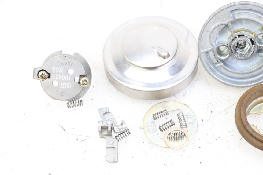 photo de BOUCHON RESERVOIR ESSENCE KEEWAY K-LIGHT KLIGHT 125 (2018 - 2025) - État de surface