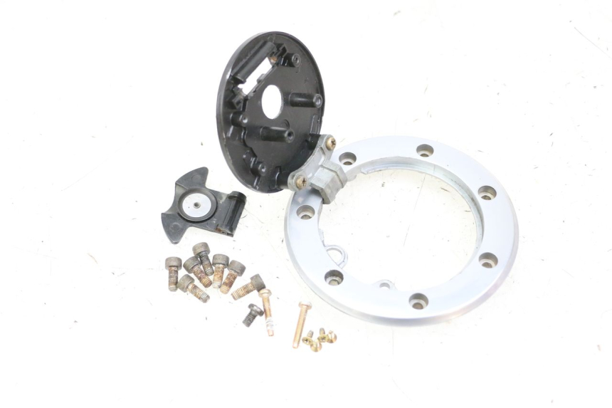 photo de BOUCHON RESERVOIR ESSENCE KAWASAKI ZR7 ZR-7 S 750 (1999 - 2004) - Zoom état d’usage