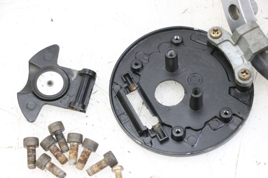 photo de BOUCHON RESERVOIR ESSENCE KAWASAKI ZR7 ZR-7 S 750 (1999 - 2004) - Autre angle de vue