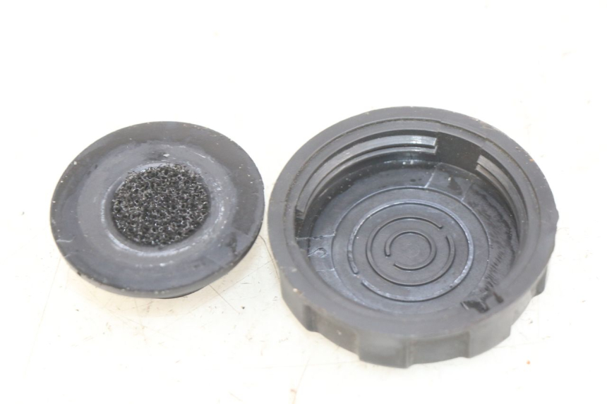 photo de BOUCHON RESERVOIR ESSENCE PEUGEOT KISBEE 2T 50 (2010 - 2017) - Détail de la pièce