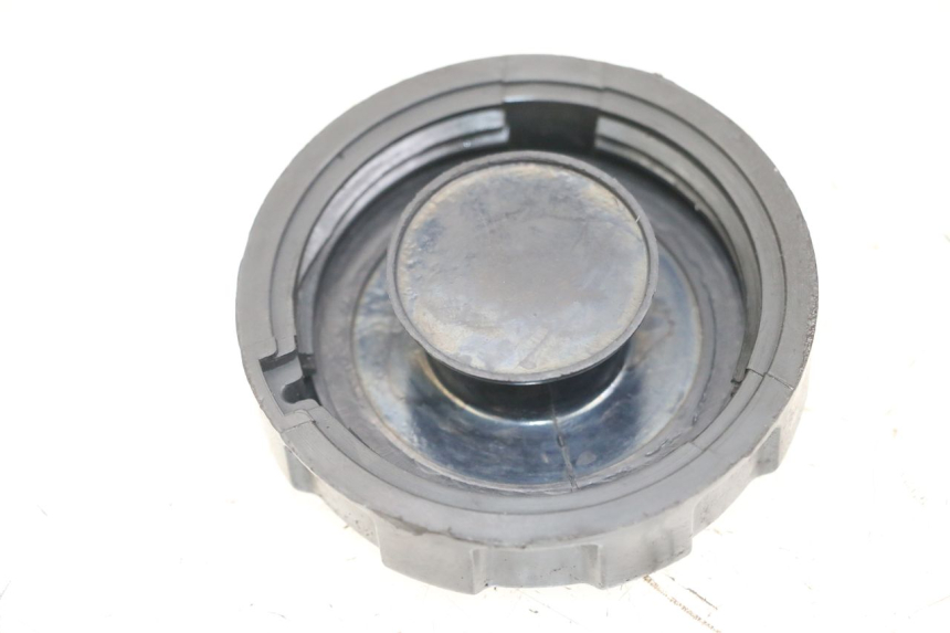 photo de BOUCHON RESERVOIR ESSENCE PEUGEOT KISBEE 2T 50 (2018 - 2022) - Détail de la pièce