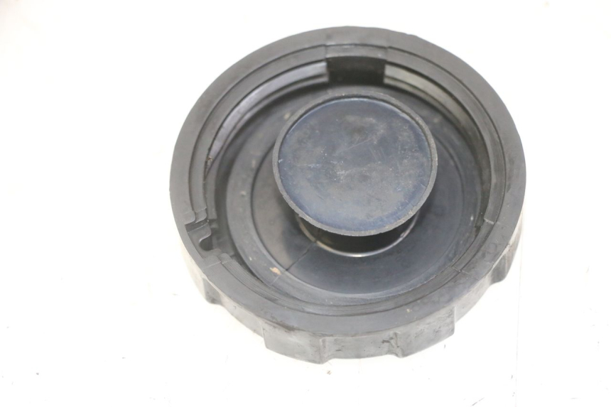 photo de BOUCHON RESERVOIR ESSENCE PEUGEOT KISBEE 2T 50 (2018 - 2022) - Détail de la pièce