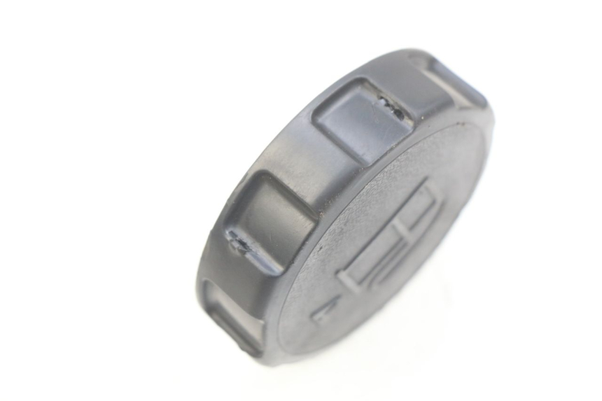 photo de BOUCHON RESERVOIR ESSENCE PEUGEOT KISBEE 4T 50 (2010 - 2017) - Détail de la pièce