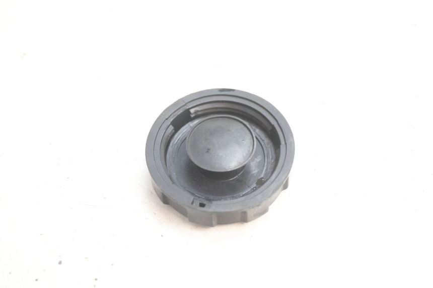 photo de BOUCHON RESERVOIR ESSENCE PEUGEOT KISBEE 4T 50 (2018 - 2022) - Zoom état d’usage
