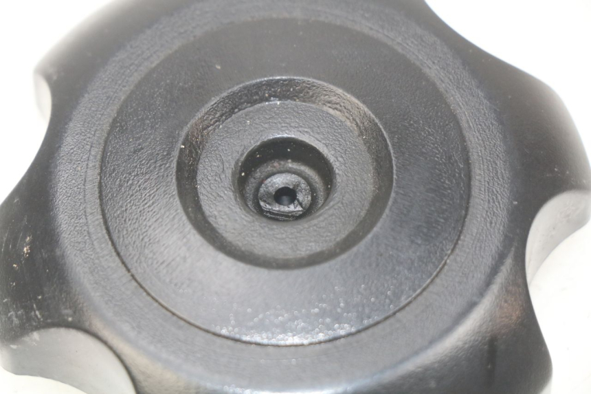 photo de BOUCHON RESERVOIR ESSENCE KAWASAKI KLX 110 (2010 - 2022) - Zoom état d’usage