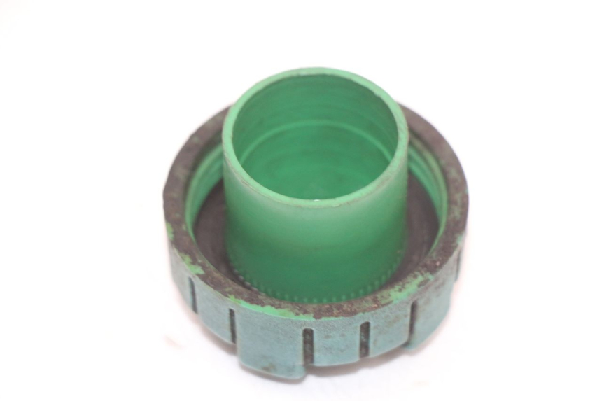 photo de BOUCHON RESERVOIR ESSENCE RENAULT KOURANOS 125 (2001 - 2004) - Autre angle de vue