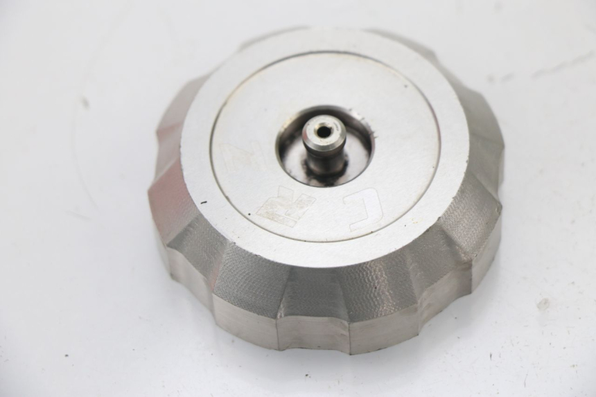 photo de BOUCHON RESERVOIR ESSENCE KAWASAKI KX 65 (2000 - 2019) - Détail de la pièce