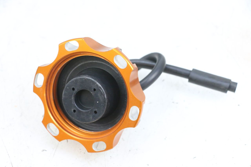 photo de BOUCHON RESERVOIR ESSENCE KAWASAKI KXF KX-F 250 (2017 - 2019) - Détail de la pièce