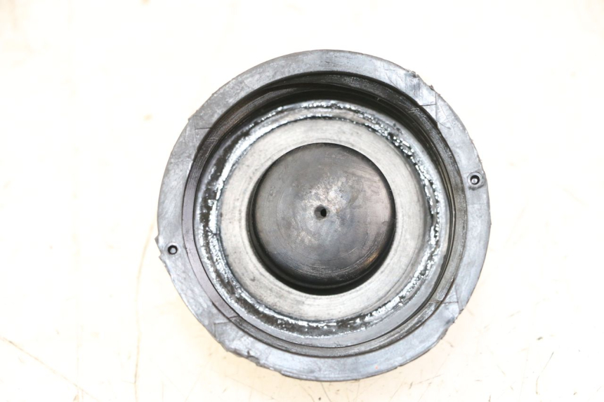 photo de BOUCHON RESERVOIR ESSENCE KYMCO PEOPLE S 125 (2000 - 2008) - Détail de la pièce