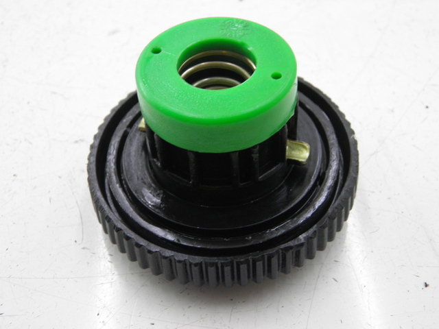 photo de BOUCHON RESERVOIR ESSENCE LML DLX 2T 125 (2008) - Autre angle de vue