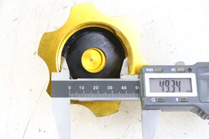 photo de BOUCHON RESERVOIR ESSENCE LONCIN DIRT BIKE 125 - Détail de la pièce