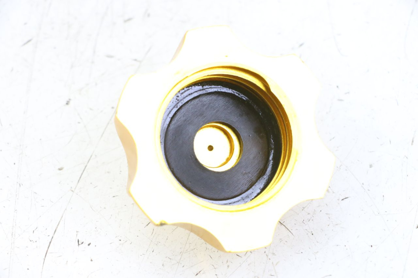 photo de BOUCHON RESERVOIR ESSENCE LONCIN DIRT BIKE 125 - Zoom état d’usage