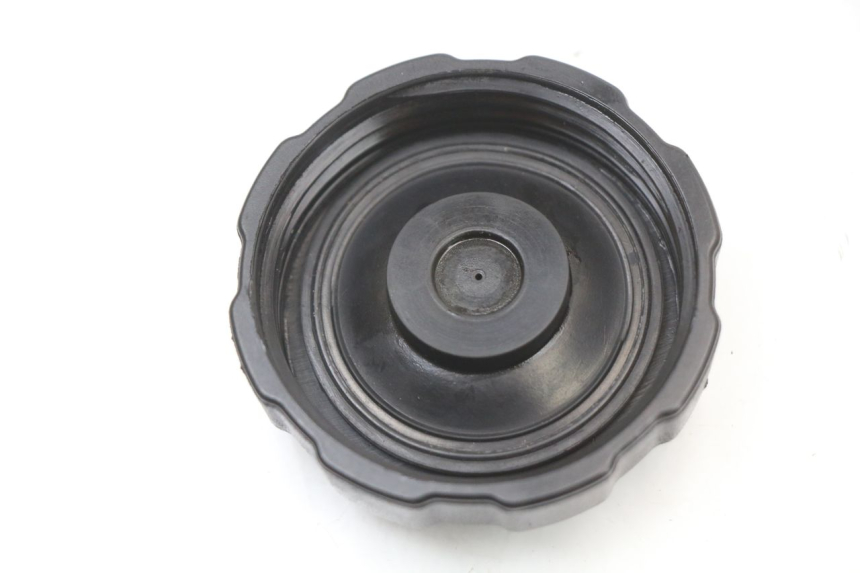 photo de BOUCHON RESERVOIR ESSENCE PEUGEOT LUDIX 50 (2008 - 2017) - Zoom état d’usage